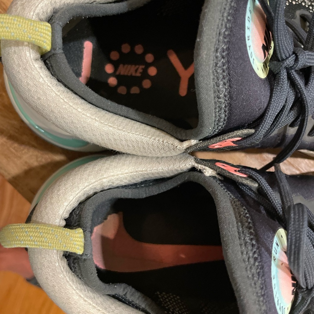 Nike Joyride - Black and White Running Shoes with Teal Highlights - Picture 5 of 9